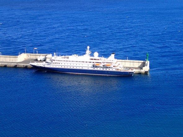 cruiseboot(je) in de haven van La Gomera