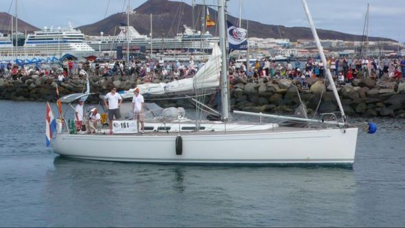Aurora voor de start: diep  in het water door alle voorraden...
