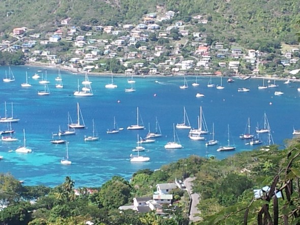 Admiralit Bay in Bequia. Waar is de Aurora?