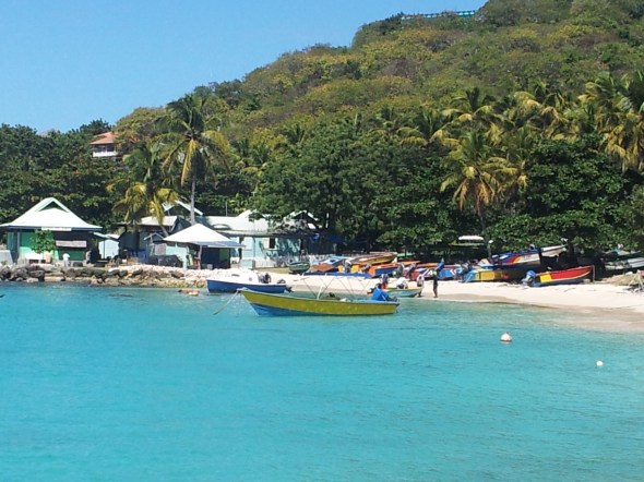 uitzicht op Mustique vanaf de boot