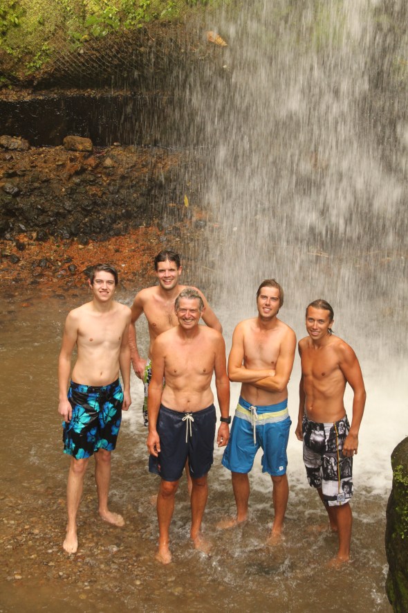 zwemmen (eigenlijk meer douchen) onder de waterval