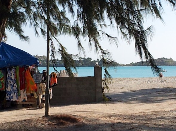 Castaway bar waar we coconut smoothie en veel water dronken (bloedheet)