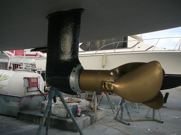 saildrive en schroef met nieuwe anodes