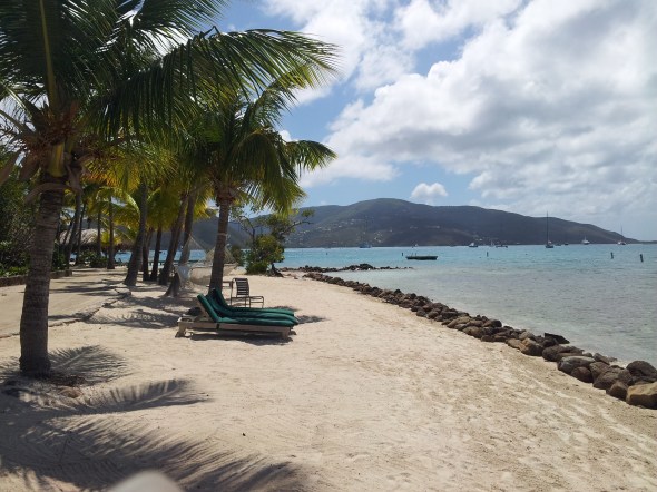 North Sound vanaf The Bitter End (west kijkend)