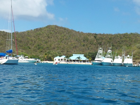 beach bar op Norman Island vanaf de boot