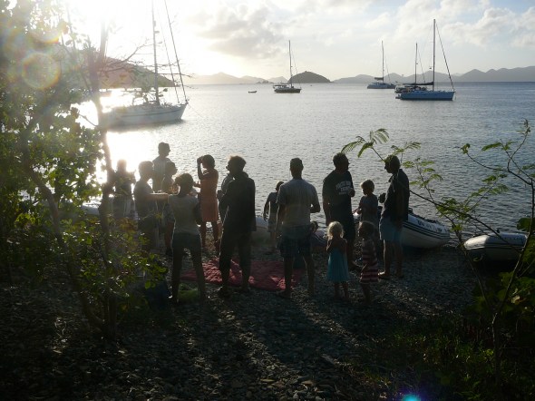 happy hour en samen met de anderen pasta eten op het strand
