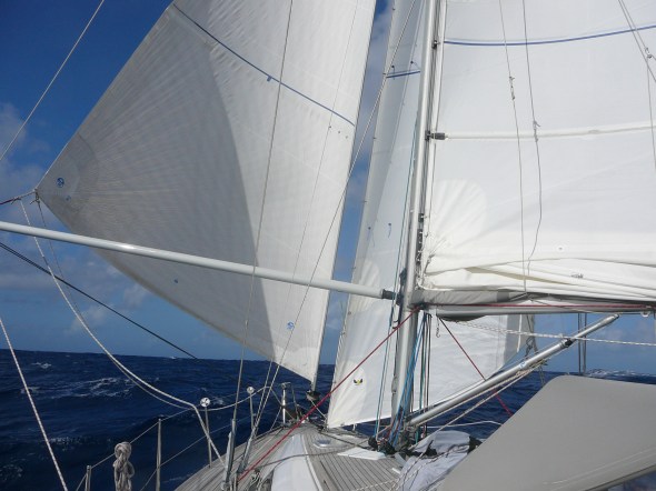 downwind met stagfok aan lij en G-3 op de boom