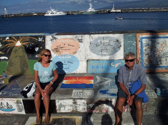 onze plek op de kade van Horta (Marleen is de artieste)