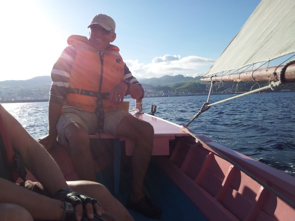 zeilen met traditionele whaleboats van Horta