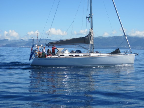 hoe een boot ook mooi kan zijn op de motor varend....