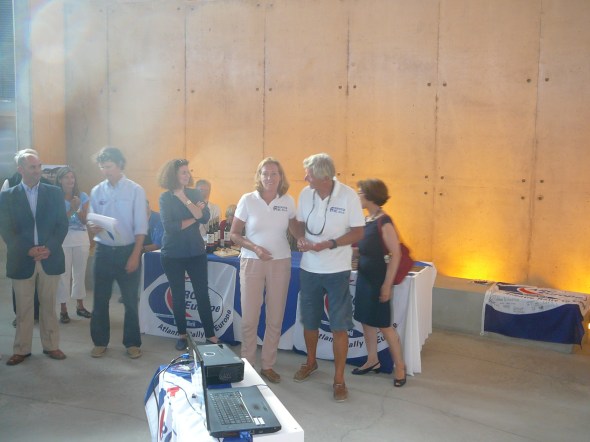 uitreiking van de memento's voor alle deelnemers.