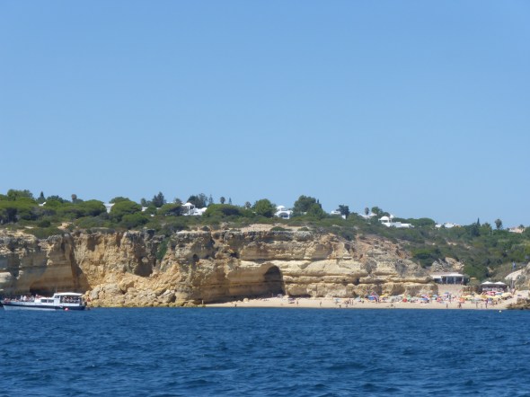het Hapimag strandje van zee gezien