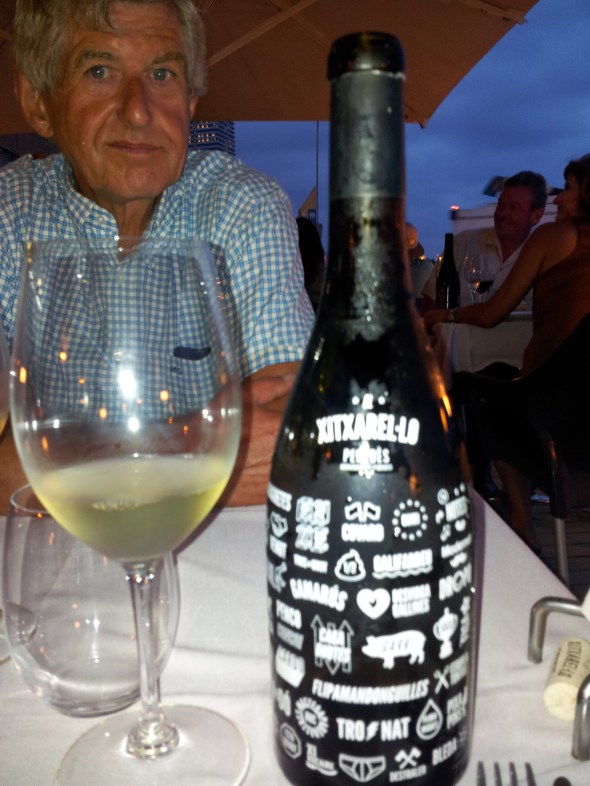 wijn met onuitspreekbare naam uit de Penedes (ten Z van Barcelona) is heerlijk