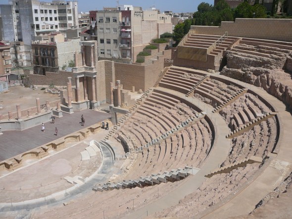 ampitheater van keizer Augustus, gebouwd voor zijn 2 kleinzoons (opvolgers)