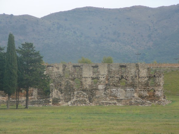 ruïnes in de oude vesting van Rosas