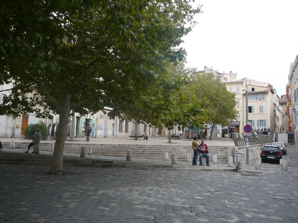 pleintje in de oude stad op de westoever