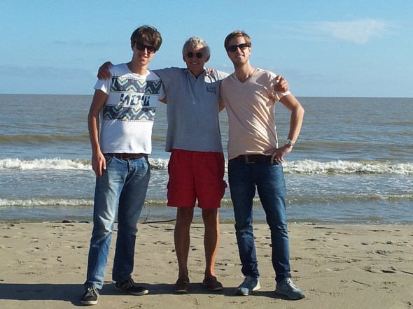 op plage de Napoleon met de boys