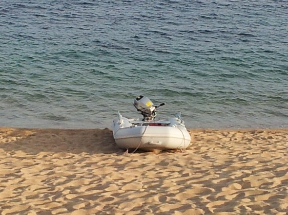 strand waar we landen, gezien vanaf onze tafel