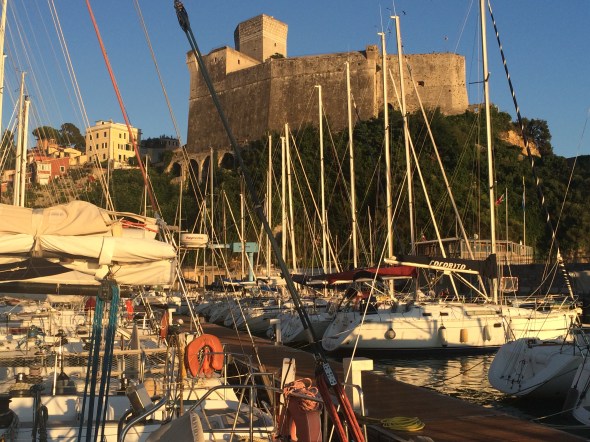 burcht van Lerici boven de Club Velico