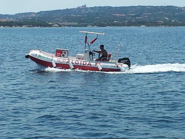ook in Sardinië zijn boatboys, alleen wat rijker uitgerust dan in de Carieb...