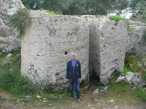 de steengroeve waar de zuilen in delen werden uitgehakt door de Grieken in de 7e eeuw voor Christus