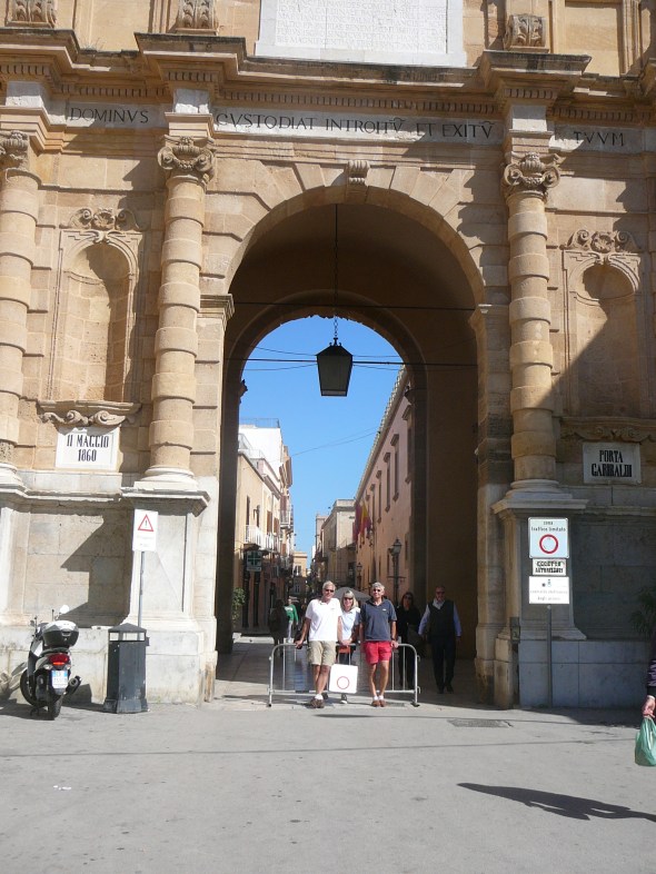 de poort van Garibaldi in Marsala