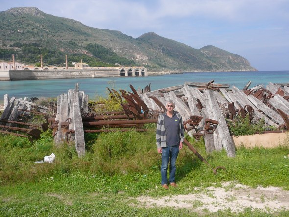 Frans voor de ankers waarmee de drijfnetten vastlagen