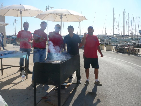 BBQ door de mannen van de marina