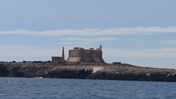 burcht bij de ingang van de baai van Syracuse