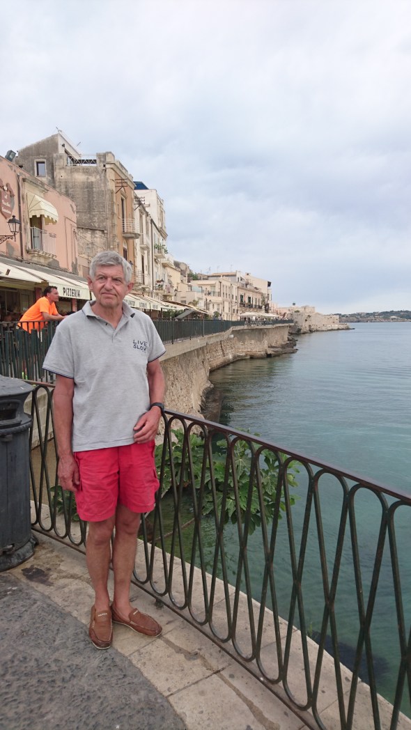 promenade met Hollandesi op de voorgrond