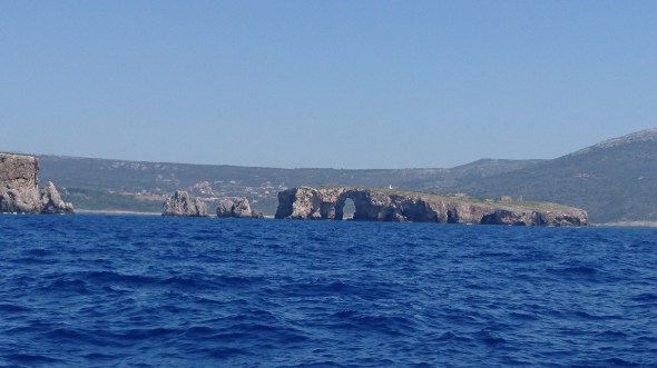 ingang van de baai bij Pylos. We zijn niet door de poort heen gevaren...