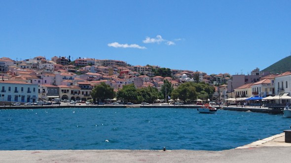 zicht op het stadje Pylos