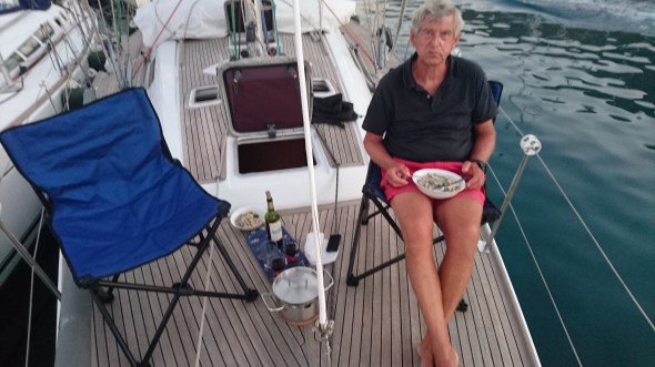 we liggen eerste rang en dineren tijdens de show op ons voordek