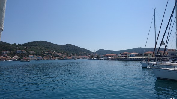 de haven van Vathi zonder wind....