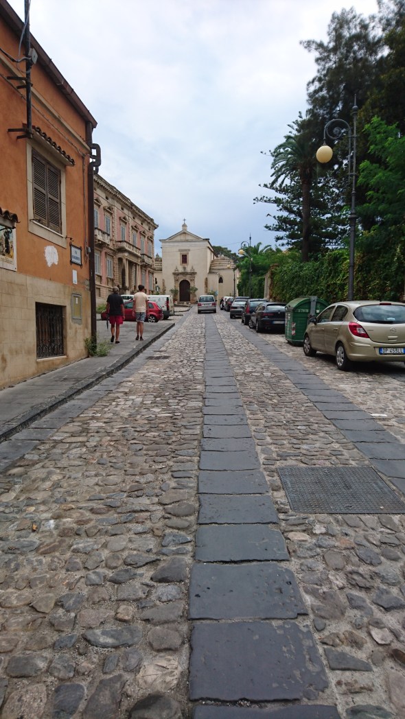 straatje in de oude stad van Crotone